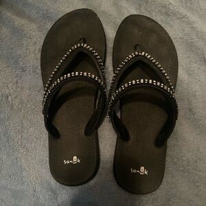 3 pairs of sandals